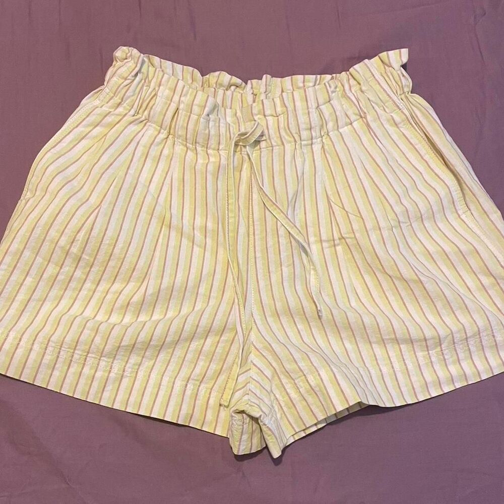 Uniqlo Women's Yellow and Brown Shorts